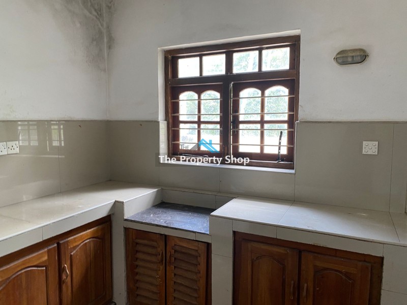 perches with 02 story house for sale in Kundasale* Ideal for Residence purpose.* 06Bedrooms with 04 bathroom* Good environment.* Parking available for 03 vehicles in front space.* Water, Electricity, telephone facilities are available. * Documents in order• This Location is situated near Kundasale Main road (only 600m)• Good neighborhood.• Quiet natural surroundings.• Taxi Stand, Shops, mini Supermarkets, Bank: few minutes. • Price can be Negotiable☆ : Kandy town 5 km :Pallekale Ground 3km : SLIIT,CIBA 1kmCall us for an appointment to visit the property.Please contact us for more Details: Hotline - 0777 507501 Genuine buyers only.NO BROKERS PLEASE..Visit our website for more properties.